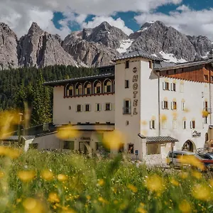 Passo Tre Croci Cortina *** קורטינה ד'אמפזו
